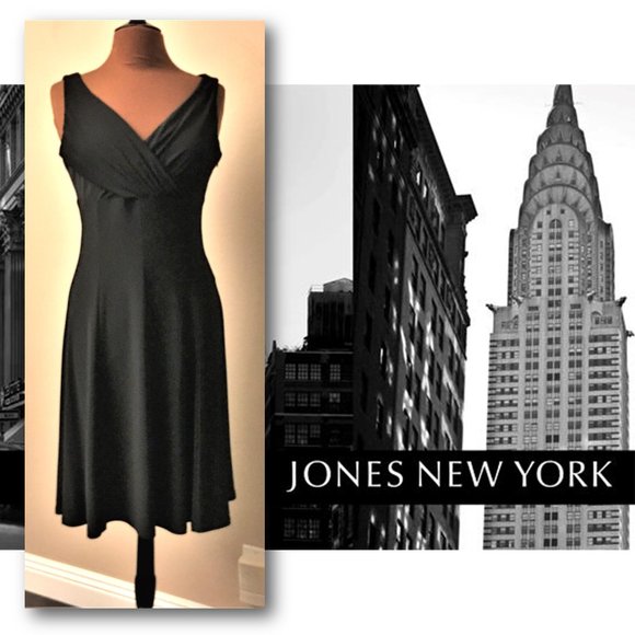 Jones New York Dresses & Skirts - JONES NEW YORK Crossed Bodice Fit & Flare Dress